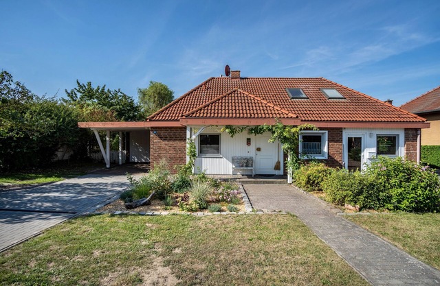 Holiday Home 'Ferienhaus Sommerrose' with Private Terrace, Private Garden and Wi-Fi