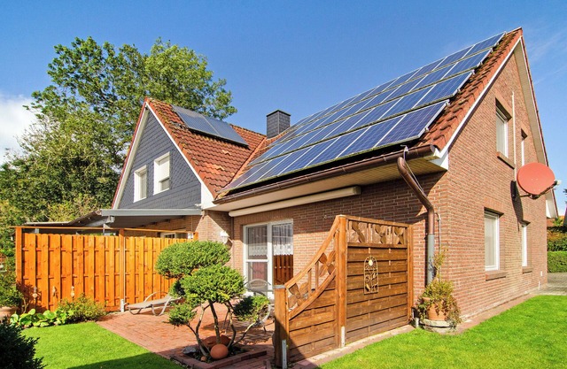 Holiday Home 'Ferienhaus Berdum' with Private Terrace, Private Garden and Wi-Fi