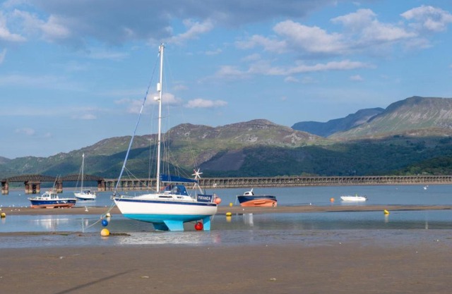 Holiday Home Hideaway by Interhome