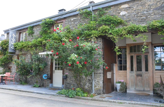 Holiday Home in Bièvre with Terrace