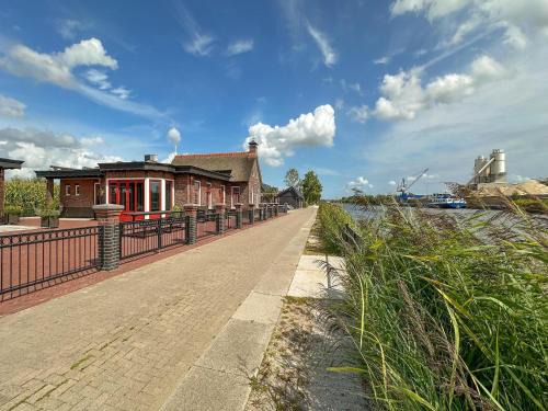 Holiday Home in Friesland near Canal & Lake