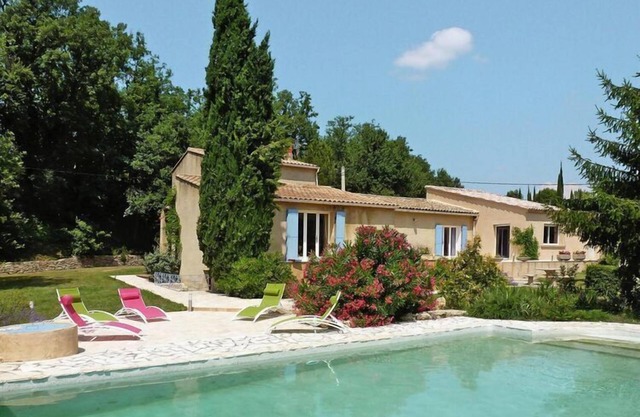 holiday home in Puyméras with garden