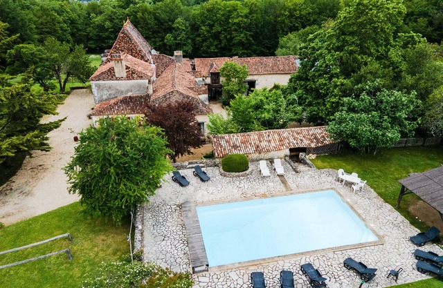 Holiday Home 'La Jembertie En Périgord' with Private Pool, Private Terrace and Wi-Fi