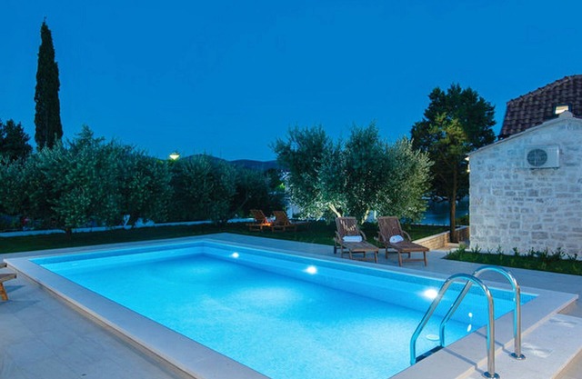 Holiday Home Lovište-Three Bedroom Holiday Home with Pool and Sea View