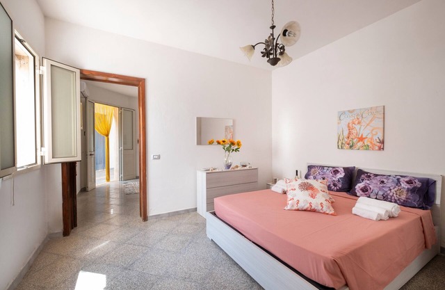 Holiday Home 'Luna Di Mare' with Sea View, Shared Terrace and Air Conditioning