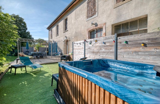 Holiday Home 'Maison Avec Piscine Et Remous' with Private Pool, Private Terrace and Wi-Fi