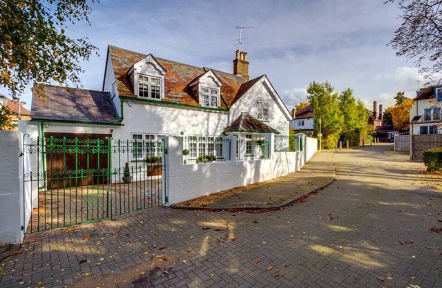 Holiday Home of the Month! Finchley, Sleeps 5
