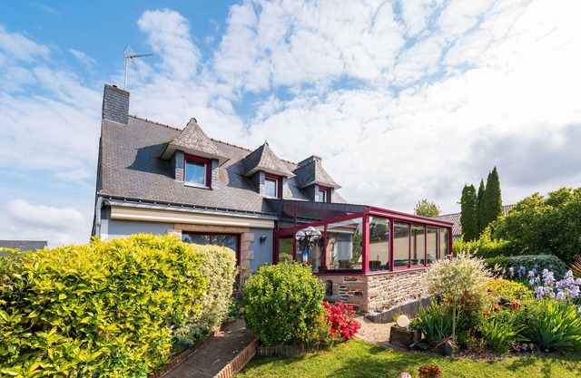 Holiday Home 'Refuge Du Blavet' with Private Terrace, Private Garden and Wi-Fi