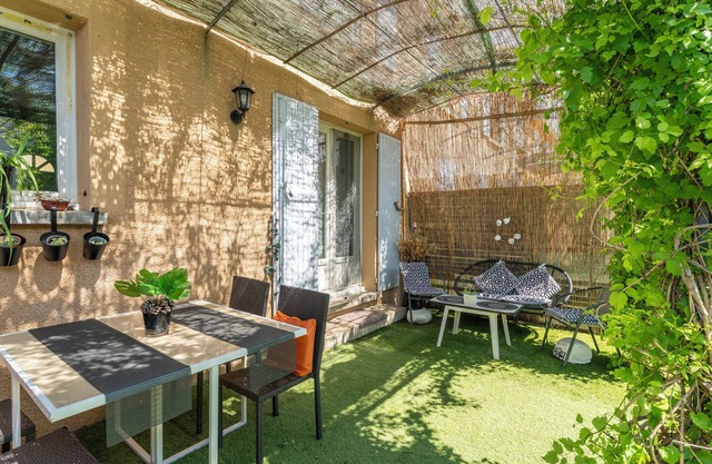 Holiday Home 'Rayonnante Maison Mont Ventoux' with Private Garden