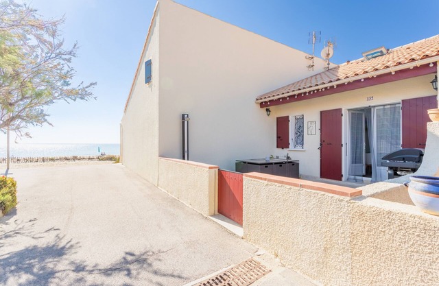 Holiday Home 'Residence Naturiste Eden' with Sea View, Private Terrace and Wi-Fi