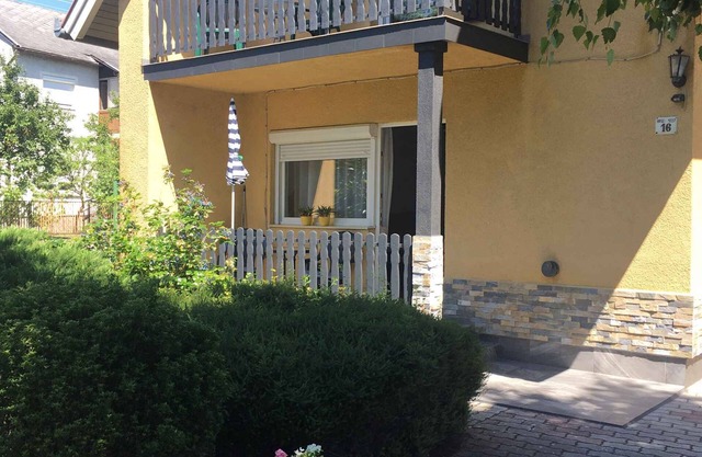 Holiday home with barbecue facilities and Wi-Fi