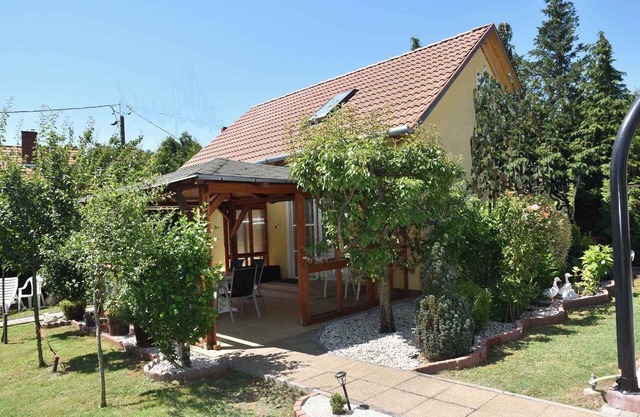 Holiday home with pool, air conditioning and Internet