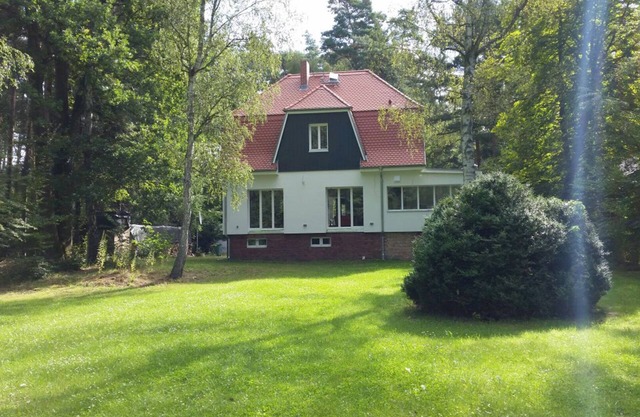 Holiday house by the river with large grounds in absolute calm.