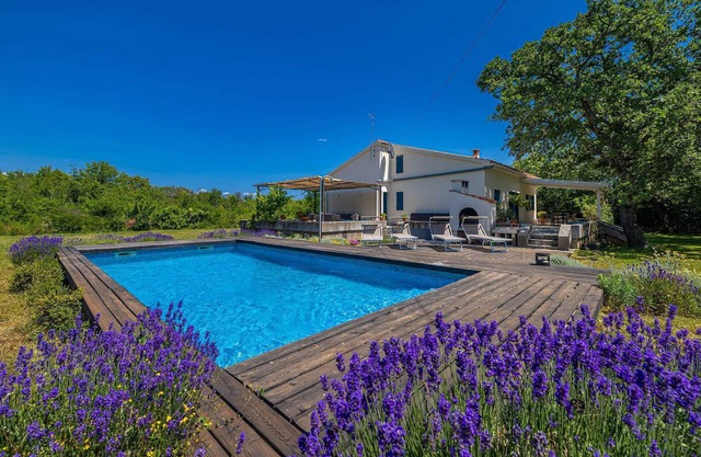 Holiday house GARICA with spacious garden