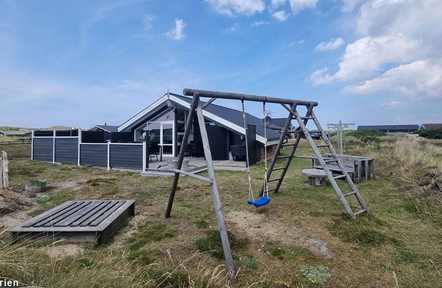 Holiday house in Bjerregard on Holmsland Klit, family friendly, WiFi and oven
