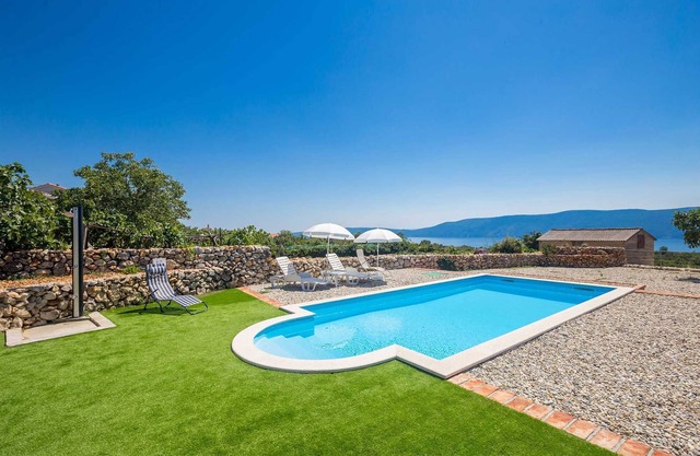 Holiday house LARA with swimming pool and spacious outdoor area