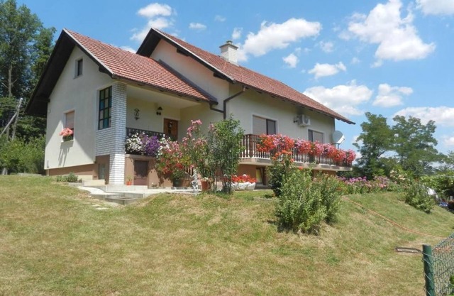 Holiday house Sveti Kriz for 1 - 5 persons with 2 bedrooms - Detached holiday house