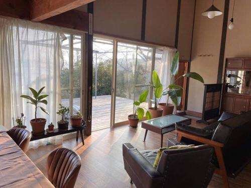 Holiday house with great views!