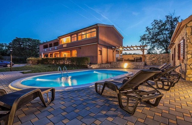 Holiday house Zemunik for 1 - 10 persons with 6 bedrooms - Holiday house