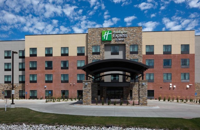 Holiday Inn Express & Suites Fort Dodge by IHG