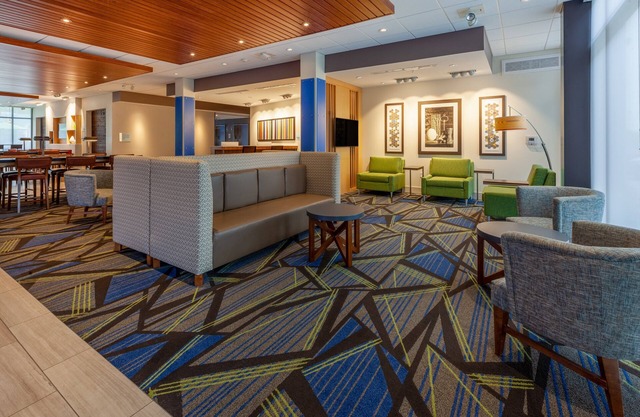 Holiday Inn Express & Suites Brunswick - Harpers Ferry Area by IHG