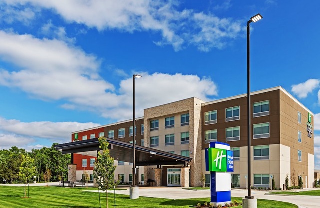 Holiday Inn Express & Suites Parsons, an Ihg Hotel