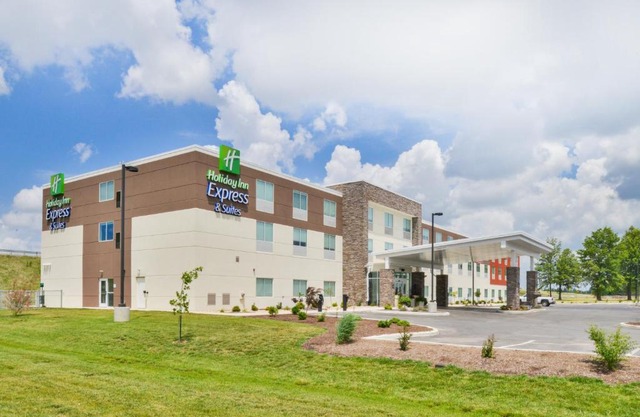 Holiday Inn Express & Suites Salem by IHG