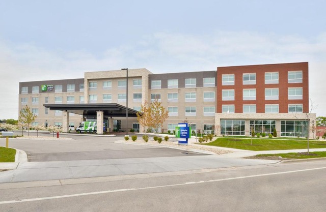 Holiday Inn Express & Suites Madison by IHG