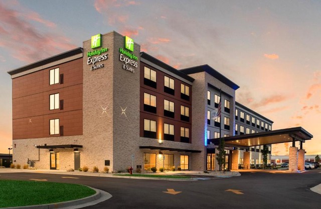 Holiday Inn Express & Suites Racine by IHG