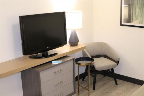 Holiday Inn & Suites St. Cloud by IHG