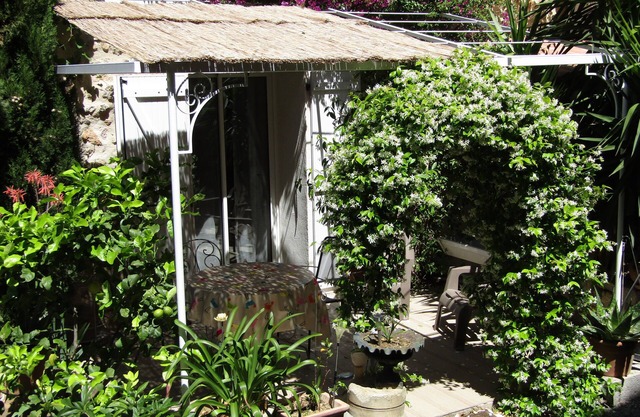 Holiday rental in private garden on the port