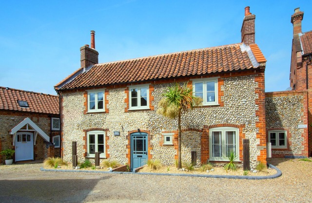 Holly Cottage - Three Bedroom House, Sleeps 6