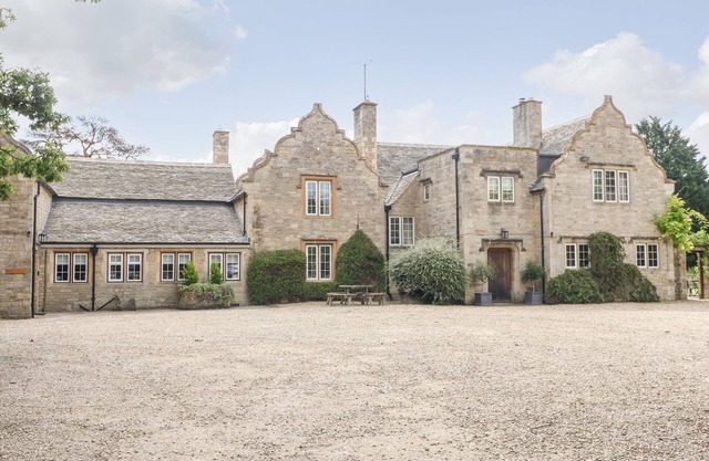 HOME FARM (16), family friendly, character holiday cottage in Witney