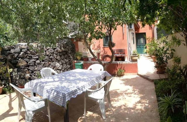 Home & Garden