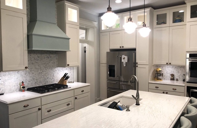 Home Near Downtown & Quilt Museum With NEW Luxury Kitchen & Baths