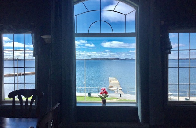 Home of 1000 Island#1-Directly on STL river, private beach & FREE boat docking