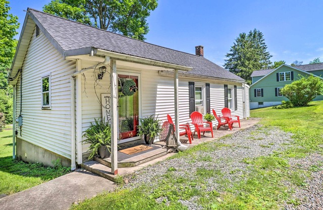 Home on Shared 10 Acres, On-Site Trail Access