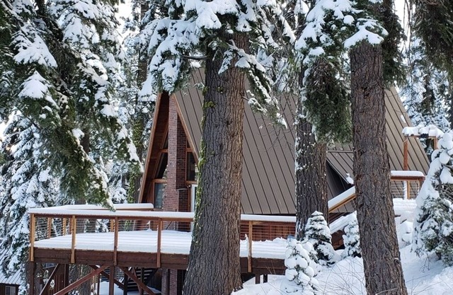 HOME RUN - Experience Year-Round Bliss at our Bear Valley Ski Retreat!