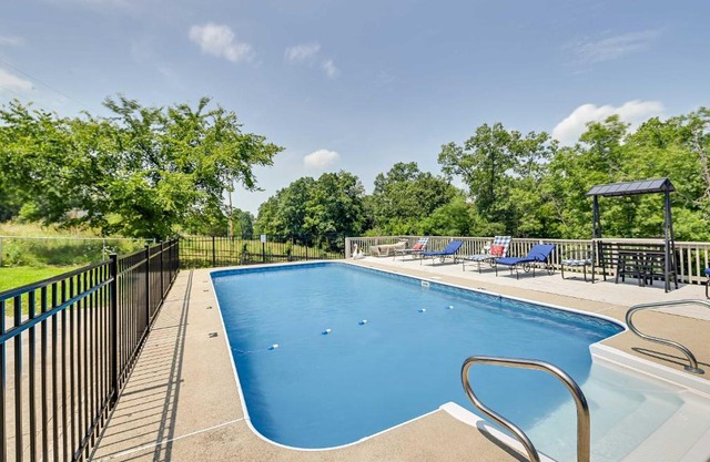 Home with Private Pool - 15 miles to Ark Encounter!