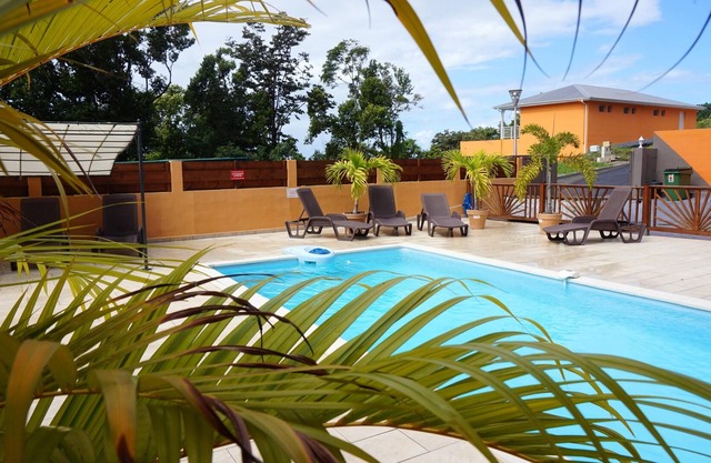 Chambre À Deshaies La Plage Piscine Jacuzzi Et Jardin Clos 