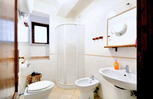 Homerez - Bright House in Vibo Valentia, Shared Pool