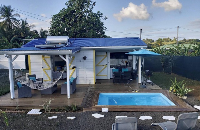 Homerez - Chic Bungalow in Sainte-Rose with Private Pool