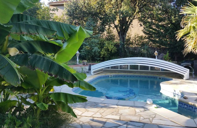 Homerez - Cozy Studio in Gaujac with Shared Pool