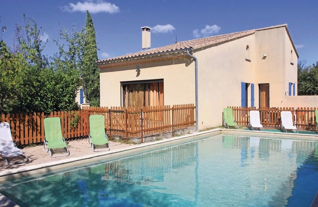 Homerez - Luxury Villa in Grillon with Private Pool