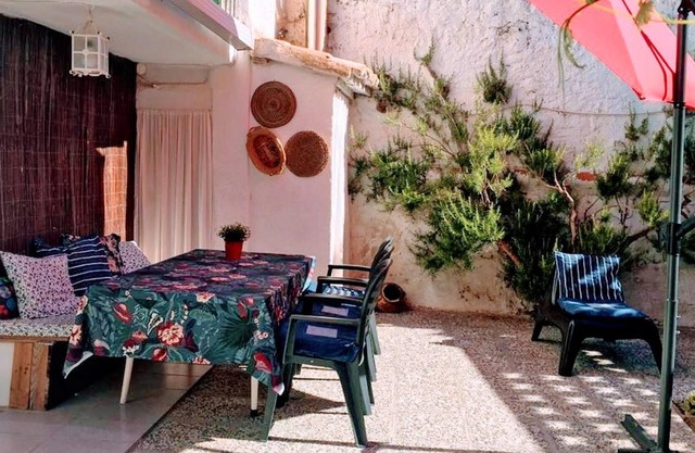 Homerez - Nice house with garden and terrace & Wifi