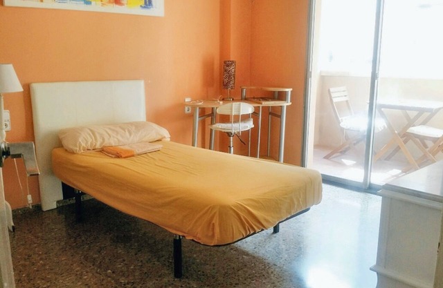 Homerez - Spacious Apartment with Garden in Valencia