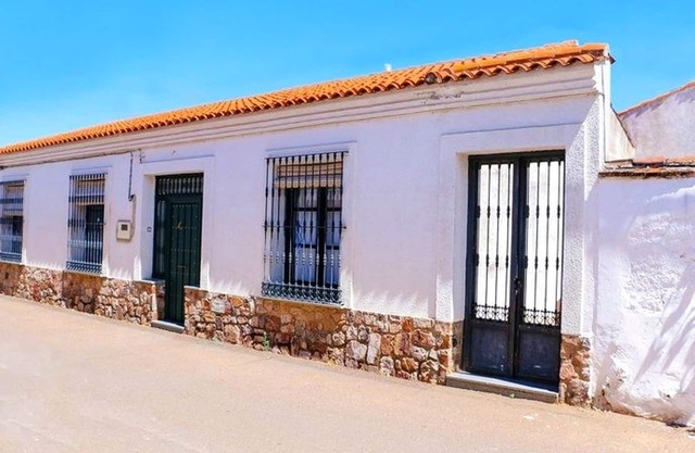 Homerez - Spacious house for 8 ppl. with terrace at Castilblanco