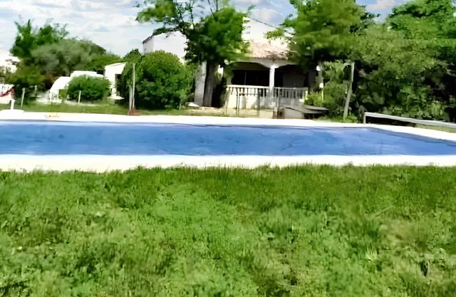 Homerez - Spacious Villa in Aimargues with Private Pool