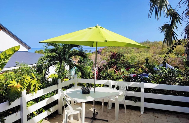 Homerez - Studio in Marigot with Sea View.