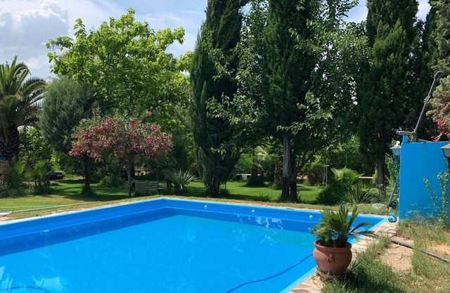 Homerez - Villa for 5 ppl. with swimming-pool, garden and terrace at Merida
